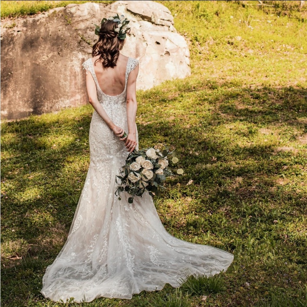 Vow’d Lively Wedding Dress NWT Size 8